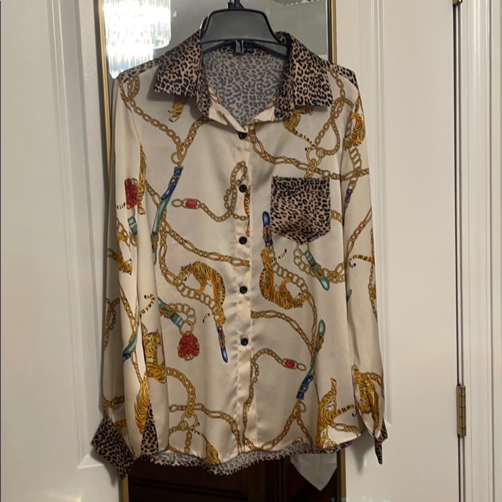 Satin effect Leopard detail shirt